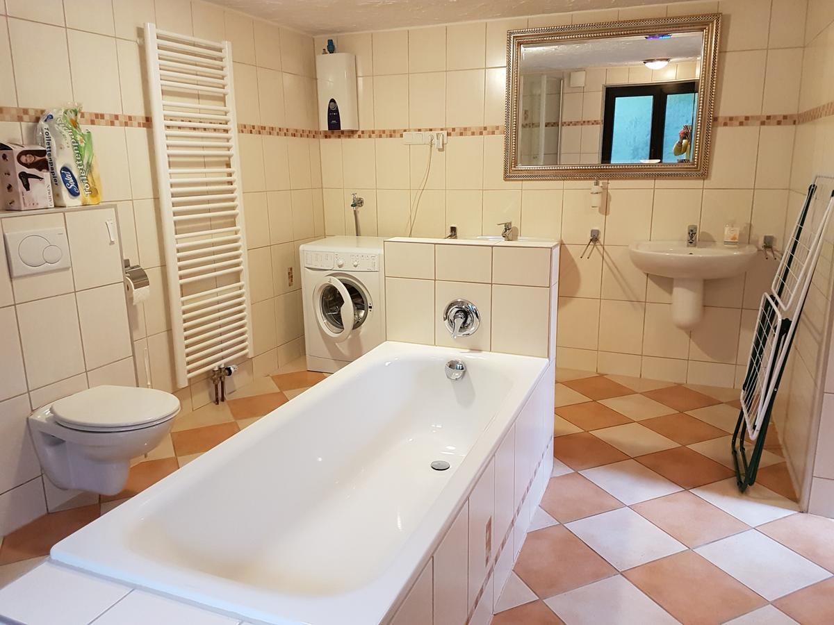Haus Am Bachgasse - Haus Von 1777 Mit Sauna Zell Eksteriør billede